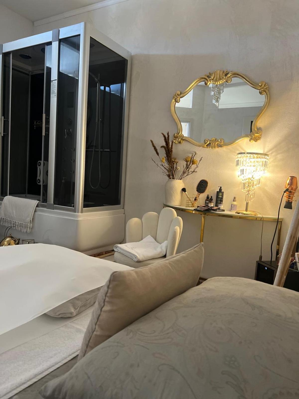 Femme Noir Luxury Spa Experience San Nicola La Strada Exterior photo